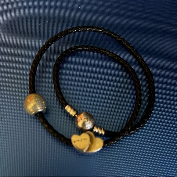 Pandora leather bracelet and charms - Picture 3 of 5